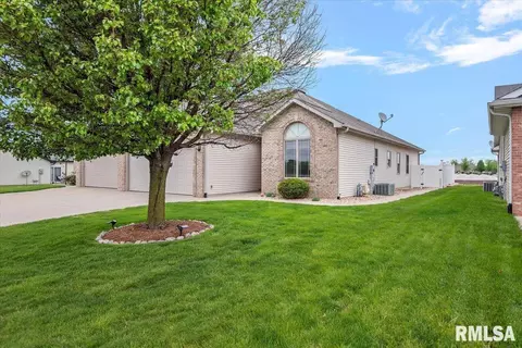Exterior - 4306 Castle Pines Dr, Springfield, IL 62711 photo 8 of 9
