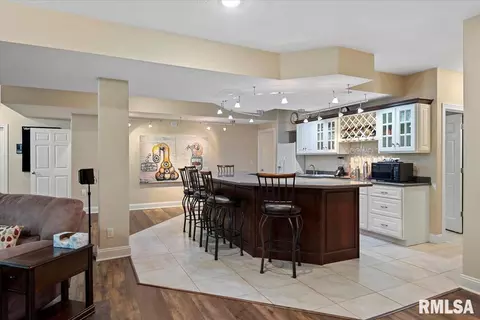 Kitchen - 4306 Castle Pines Dr, Springfield, IL 62711 photo 9 of 11