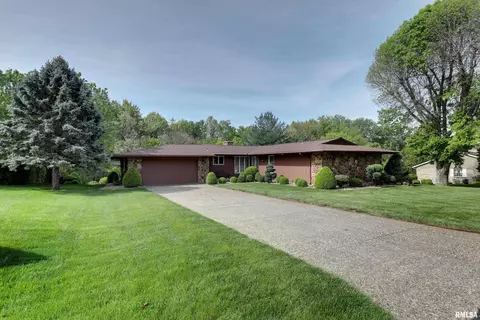 432 W Fairway Dr, Quincy, IL 62305