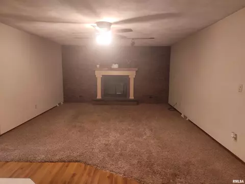 Living - 1124 Steeplechase Dr, Springfield, IL 62712 photo 1 of 3