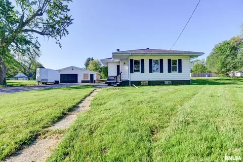 611 Mason St, Tovey, IL 62570
