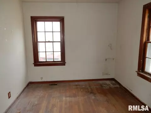 Bedroom - 1320 E Stanford Ave, Springfield, IL 62703 photo 1 of 6