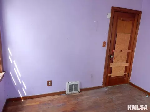 Bedroom - 1320 E Stanford Ave, Springfield, IL 62703 photo 3 of 6
