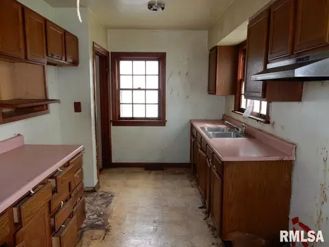 Entry Way - 1320 E Stanford Ave, Springfield, IL 62703 photo 1 of 1