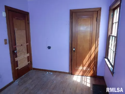 Bedroom - 1320 E Stanford Ave, Springfield, IL 62703 photo 2 of 6