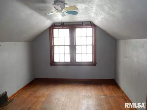 Bedroom - 1320 E Stanford Ave, Springfield, IL 62703 photo 4 of 6