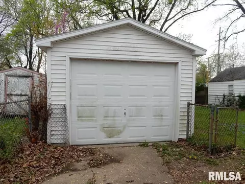 Exterior - 1320 E Stanford Ave, Springfield, IL 62703 photo 2 of 4