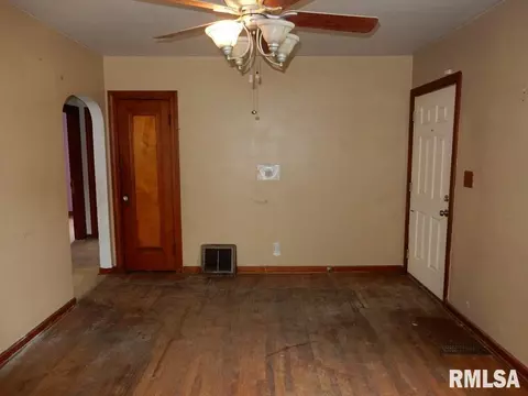 Living - 1320 E Stanford Ave, Springfield, IL 62703 photo 3 of 3