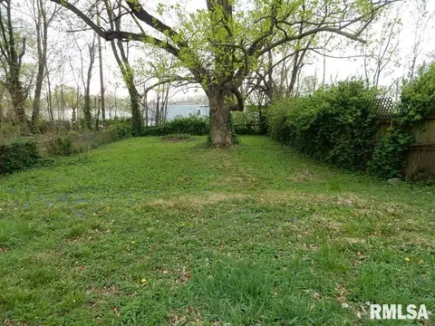 Exterior - 1320 E Stanford Ave, Springfield, IL 62703 photo 3 of 4