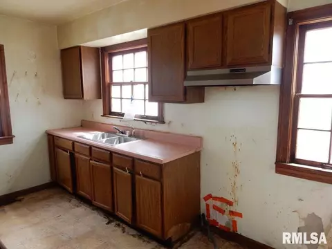 Kitchen - 1320 E Stanford Ave, Springfield, IL 62703 photo 1 of 1