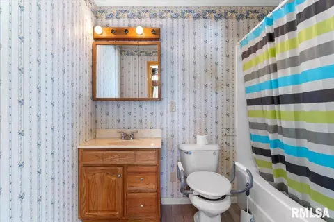 Bath - 3601 Hooker St, Springfield, IL 62703 photo 2 of 2
