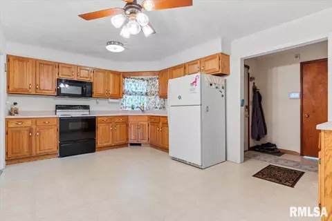 Entry Way - 3601 Hooker St, Springfield, IL 62703 photo 1 of 2