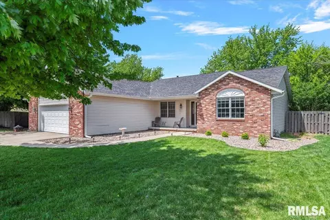 1213 Sugar Tree Ct, Chatham, IL 62629