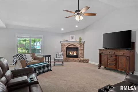 1213 Sugar Tree Ct, Chatham, IL 62629 photo 7