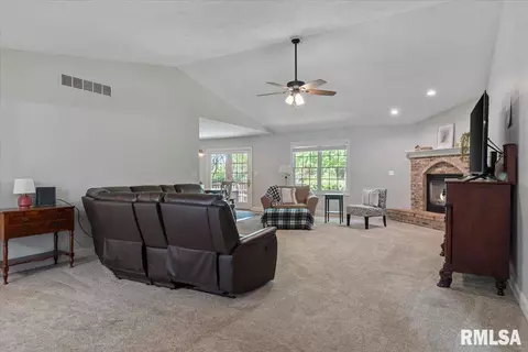 1213 Sugar Tree Ct, Chatham, IL 62629 photo 6