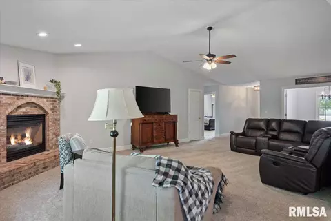 1213 Sugar Tree Ct, Chatham, IL 62629 photo 10