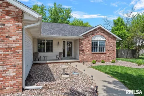 1213 Sugar Tree Ct, Chatham, IL 62629 photo 4