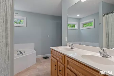 1213 Sugar Tree Ct, Chatham, IL 62629 photo 23