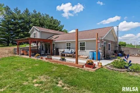 881 NE 1300th St, Roodhouse, IL 62082