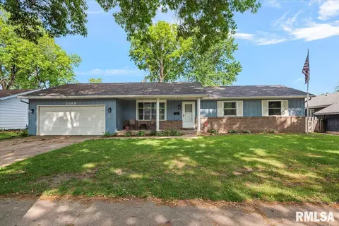 2489 Arrowhead Dr, Springfield, IL 62702