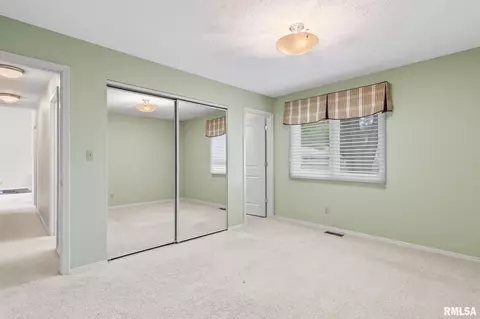 208 Glasgow Dr, Springfield, IL 62702 photo 17