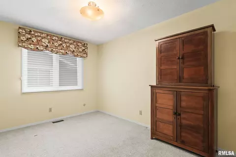 208 Glasgow Dr, Springfield, IL 62702 photo 19