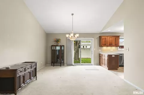 208 Glasgow Dr, Springfield, IL 62702 photo 7