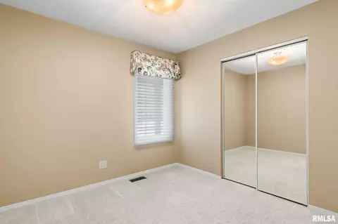 208 Glasgow Dr, Springfield, IL 62702 photo 23