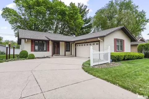 208 Glasgow Dr, Springfield, IL 62702 photo 2