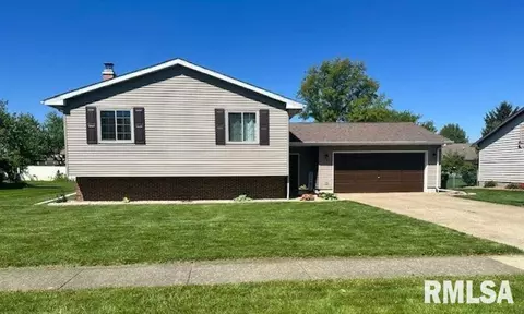 11 Grand Ave, Jacksonville, IL 62650