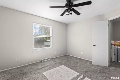 Bedroom - 2016 Stonehenge Rd, Springfield, IL 62702 photo 9 of 10