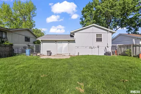 Exterior - 2016 Stonehenge Rd, Springfield, IL 62702 photo 6 of 7
