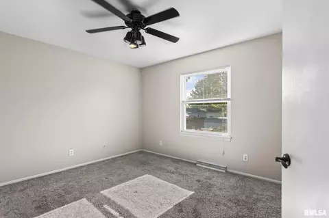 Bedroom - 2016 Stonehenge Rd, Springfield, IL 62702 photo 7 of 10