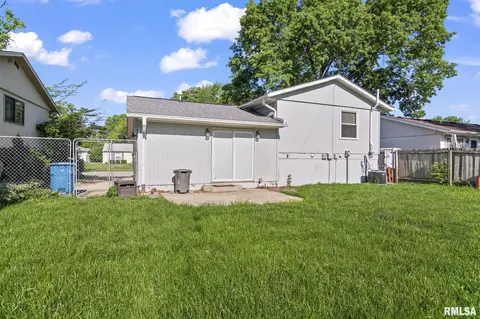 Exterior - 2016 Stonehenge Rd, Springfield, IL 62702 photo 3 of 7