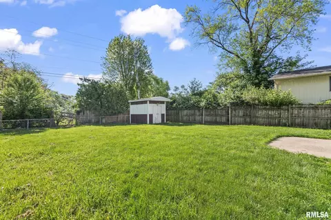 Exterior - 2016 Stonehenge Rd, Springfield, IL 62702 photo 4 of 7