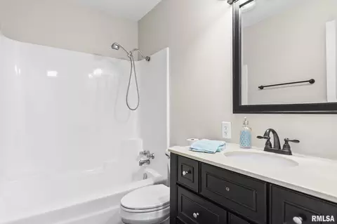 Bath - 2016 Stonehenge Rd, Springfield, IL 62702 photo 1 of 2