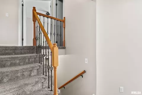 Entry Way - 2016 Stonehenge Rd, Springfield, IL 62702 photo 1 of 2