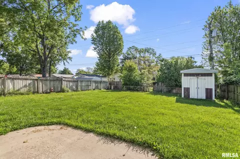 Exterior - 2016 Stonehenge Rd, Springfield, IL 62702 photo 5 of 7