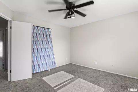 Bedroom - 2016 Stonehenge Rd, Springfield, IL 62702 photo 8 of 10