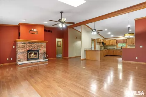 Living - 7908 Hunt Rd, Springfield, IL 62712 photo 3 of 5