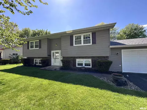 2840 Montague Dr, Galesburg, IL 61401