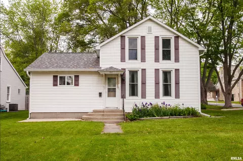 102 S Garden St, Mount Pulaski, IL 62548