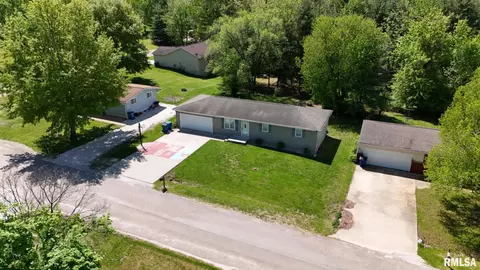 514 W Washington St, Mendon, IL 62351