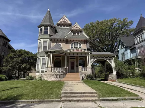 774 N Broad St, Galesburg, IL 61401
