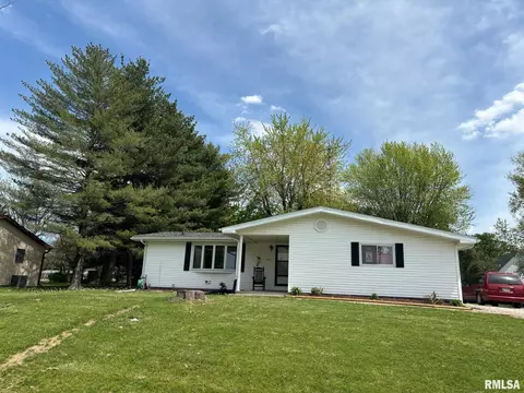 406 School St, Morrisonville, IL 62546