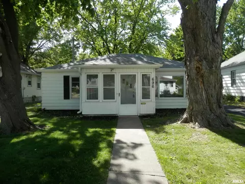 696 Olive St, Galesburg, IL 61401