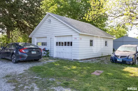 Exterior - 309 W State St, Payson, IL 62360 photo 4 of 7