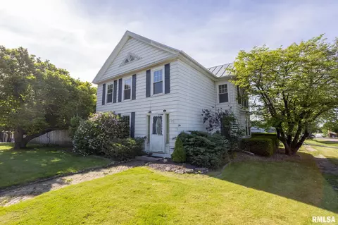 Exterior - 309 W State St, Payson, IL 62360 photo 5 of 7