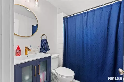Bath - 732 W Fayette Ave, Springfield, IL 62703 photo 1 of 1