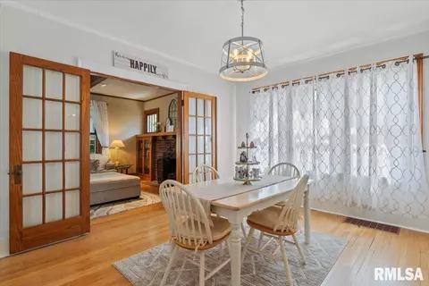 Dining - 732 W Fayette Ave, Springfield, IL 62703 photo 2 of 3